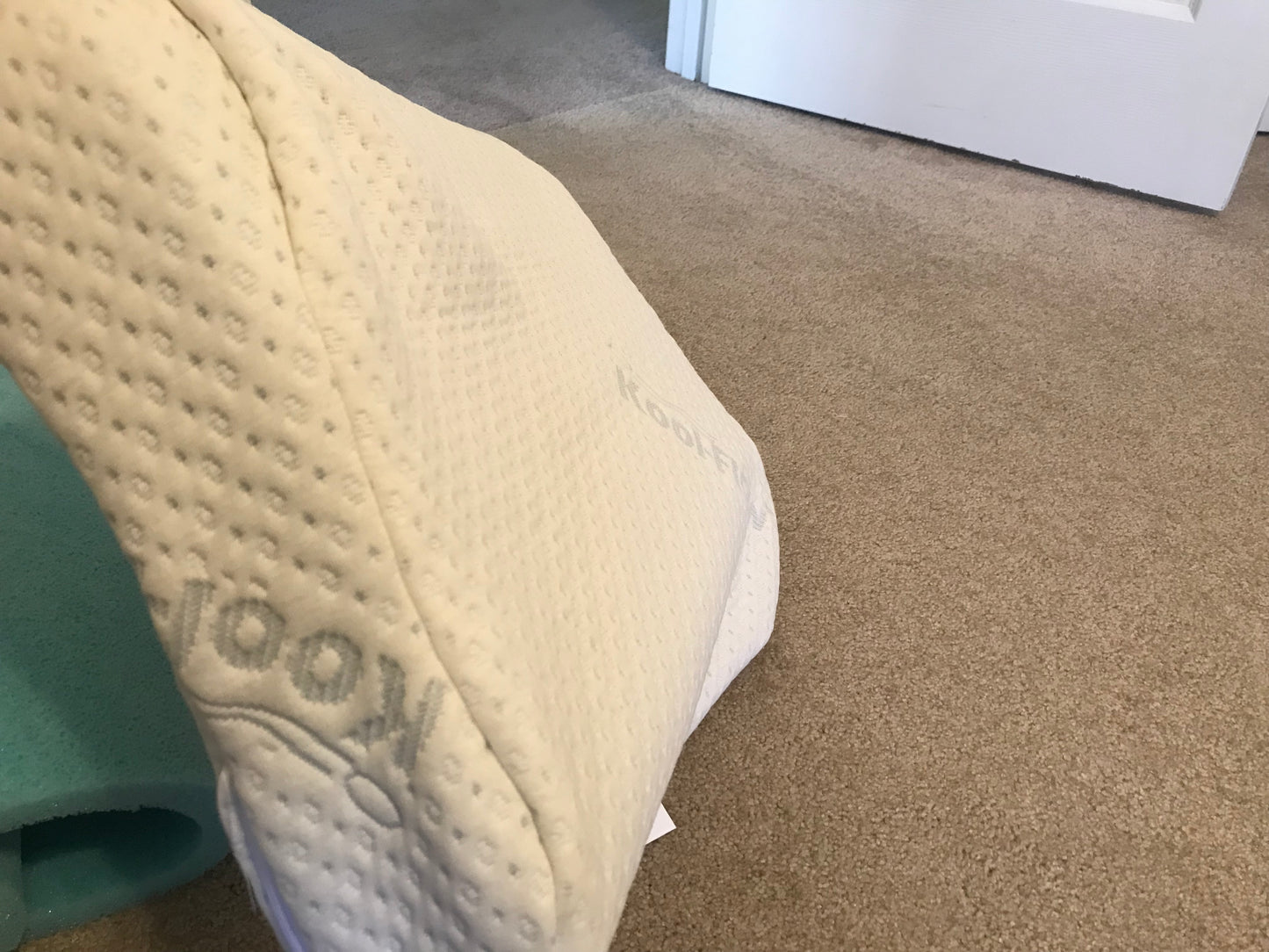 Arc4life Adjustable Memory Foam Contour Neck Pillow